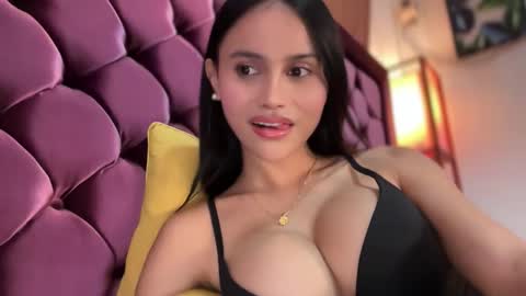 Maggie online show from April 25, 3:53 pm