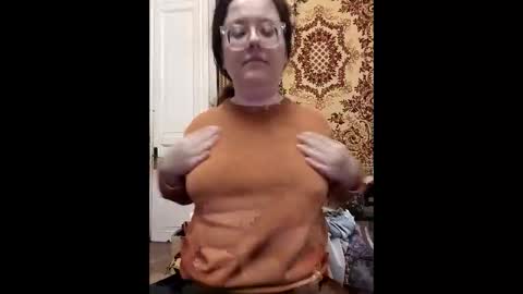 Snapshot of webgirl2 chatting on October 29, 12:15 am Marina online show from October 29, 12:15 am