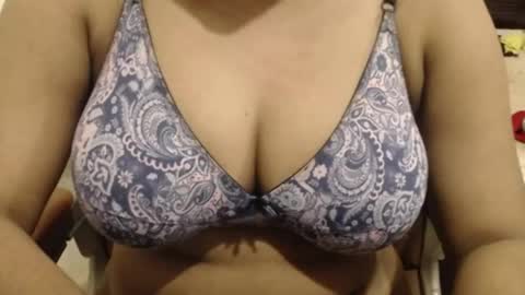 mina online show from April 25, 11:13 am