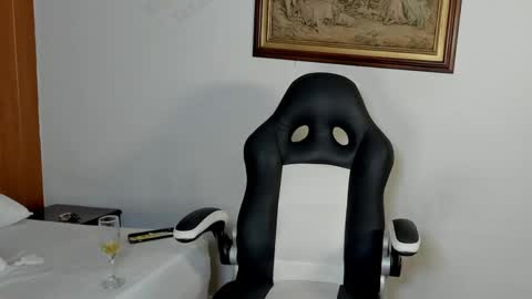 Wendy Marshall  online show from April 19, 6:10 pm