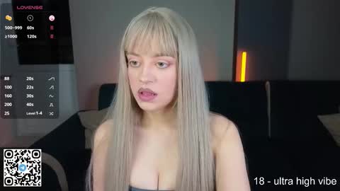 Snapshot of wendylovelylovew chatting on October 5, 3:28 pm Wendy online show from October 5, 3:28 pm