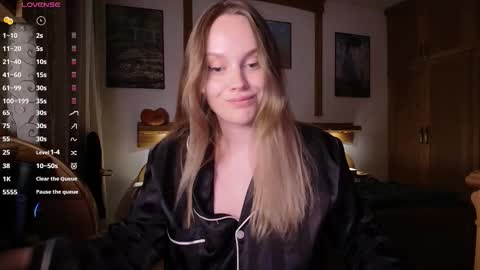 Lana online show from October 22, 7:30 pm