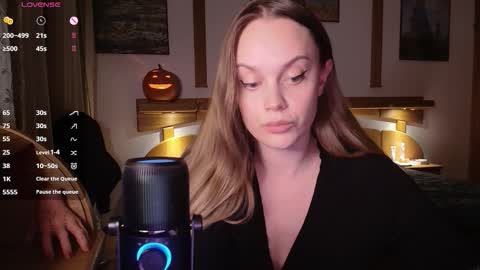 Lana online show from October 28, 8:25 pm