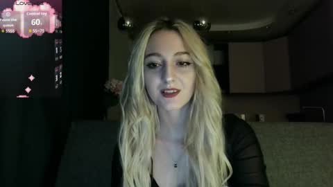 Snapshot of white_liilly chatting on September 15, 10:17 pm Lina online show from September 15, 10:17 pm