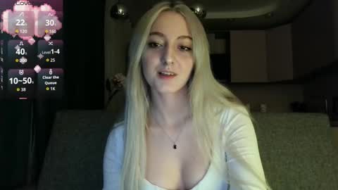 Snapshot of white_liilly chatting on October 5, 7:52 pm Lina online show from October 5, 7:52 pm