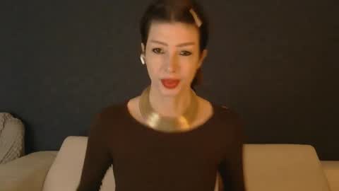 White Queen online show from September 21, 7:07 am