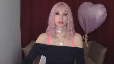 White Queen online show from February 18, 4:38 pm