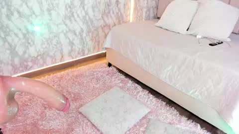 whitneyyfox online show from June 11, 4:20 am