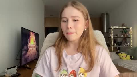 Snapshot of whoisalisa chatting on September 17, 7:39 am Alisa online show from September 17, 7:39 am