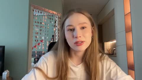 Snapshot of whoisalisa chatting on March 9, 7:12 am Alisa online show from March 9, 7:12 am