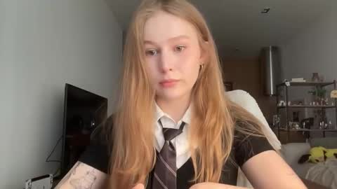 Snapshot of whoisalisa chatting on October 17, 7:44 am Alisa online show from October 17, 7:44 am