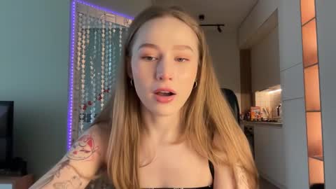Snapshot of whoisalisa chatting on January 27, 7:14 am Alisa online show from January 27, 7:14 am