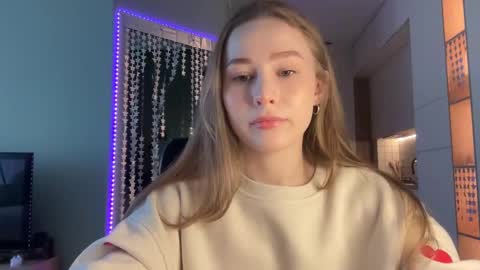 Snapshot of whoisalisa chatting on January 3, 6:44 am Alisa online show from January 3, 6:44 am