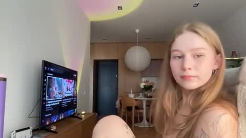 Snapshot of whoisalisa chatting on October 8, 7:46 am Alisa online show from October 8, 7:46 am