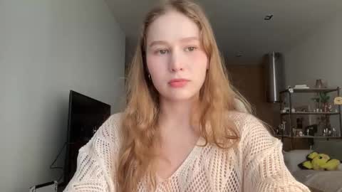 Snapshot of whoisalisa chatting on October 16, 7:11 am Alisa online show from October 16, 7:11 am