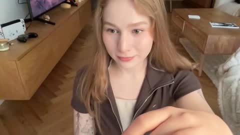 Snapshot of whoisalisa chatting on September 19, 7:51 am Alisa online show from September 19, 7:51 am