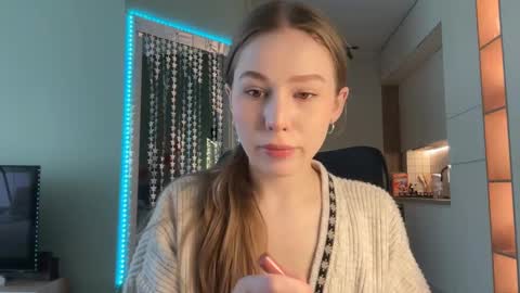 Snapshot of whoisalisa chatting on January 19, 6:42 am Alisa online show from January 19, 6:42 am