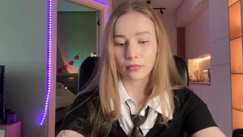 Snapshot of whoisalisa chatting on December 13, 6:42 am Alisa online show from December 13, 6:42 am