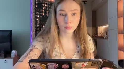 Snapshot of whoisalisa chatting on March 4, 6:47 am Alisa online show from March 4, 6:47 am