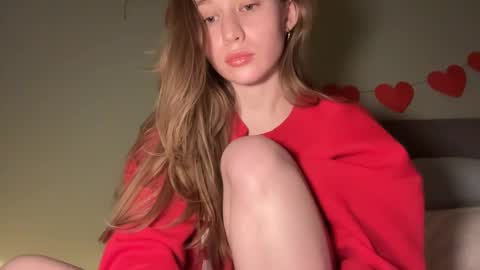 Snapshot of whoisalisa chatting on December 19, 5:50 pm Alisa online show from December 19, 5:50 pm