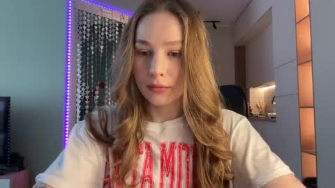 Snapshot of whoisalisa chatting on January 17, 7:19 am Alisa online show from January 17, 7:19 am