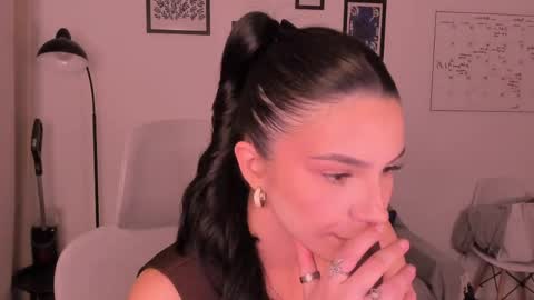 whoislulu online show from April 22, 5:43 pm