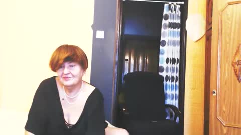 Snapshot of wildredcat chatting on October 7, 9:46 am WildRedCat online show from October 7, 9:46 am