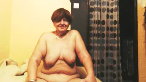 Snapshot of wildredcat chatting on October 19, 8:44 pm WildRedCat online show from October 19, 8:44 pm