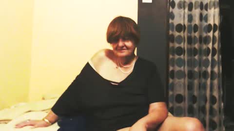 Snapshot of wildredcat chatting on October 10, 10:36 pm WildRedCat online show from October 10, 10:36 pm