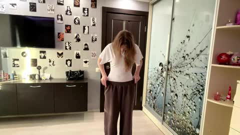 Olivia online show from April 6, 3:13 pm