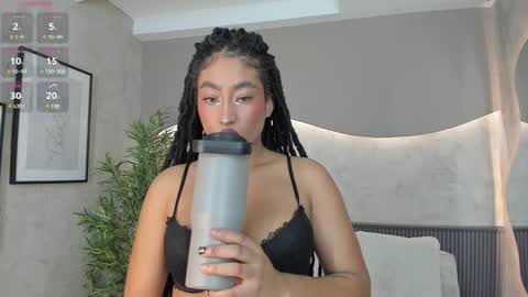 Snapshot of willow_hendrix chatting on January 25, 11:46 am Ms Willow online show from January 25, 11:46 am