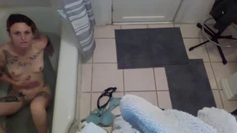 willow_wetter online show from April 27, 5:21 pm