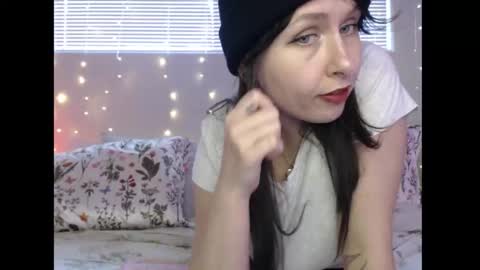 Snapshot of wingardiumleveveosa chatting on October 16, 9:39 pm Eevie online show from October 16, 9:39 pm