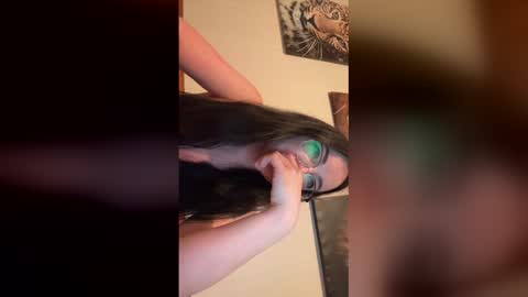 winymoon online show from March 13, 7:04 pm