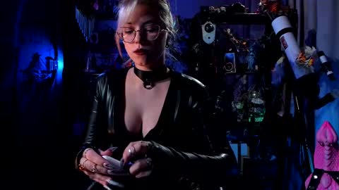 Snapshot of witch_fiona chatting on February 23, 7:56 pm Goddess of two strapons - Mr. long Don Mr. Pinky online show from February 23, 7:56 pm