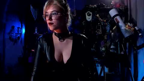 Snapshot of witch_fiona chatting on February 24, 7:52 pm Goddess of two strapons - Mr. long Don Mr. Pinky online show from February 24, 7:52 pm