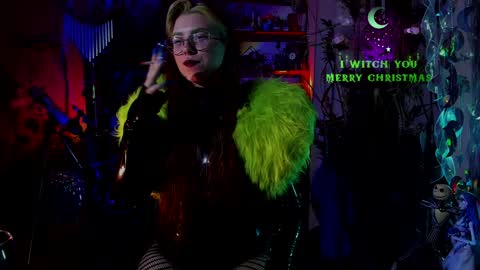 Snapshot of witch_fiona chatting on December 23, 8:14 pm Goddess of two strapons - Mr. long Don Mr. Pinky online show from December 23, 8:14 pm