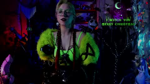 Snapshot of witch_fiona chatting on December 22, 8:14 pm Goddess of two strapons - Mr. long Don Mr. Pinky online show from December 22, 8:14 pm