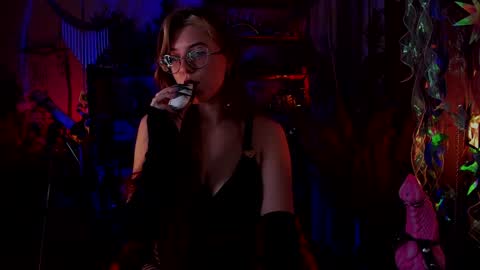 Snapshot of witch_fiona chatting on December 14, 6:52 pm Goddess of two strapons - Mr. long Don Mr. Pinky online show from December 14, 6:52 pm