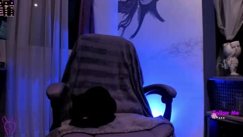     Luna Violeta  A r t i s t  online show from November 10, 12:39 am