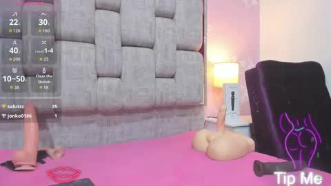 Snapshot of wonderkloe_ chatting on October 5, 10:37 pm wonderkloe_ online show from October 5, 10:37 pm
