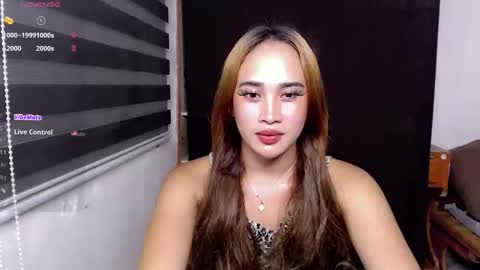 Snapshot of wowhotlegsx chatting on September 24, 1:43 pm catriona smith online show from September 24, 1:43 pm