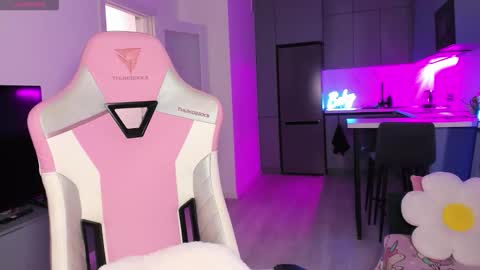 Emi online show from January 7, 6:11 pm