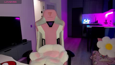 Emi online show from January 9, 5:06 pm