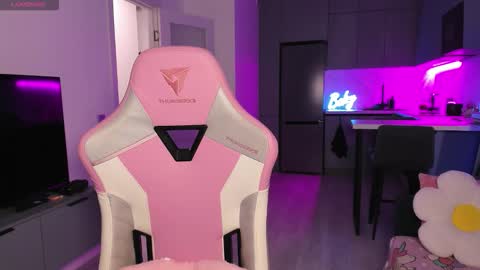 Emi online show from October 21, 4:11 pm