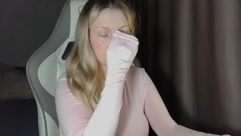 eva online show from April 14, 5:35 pm