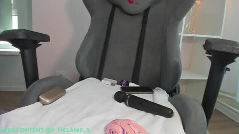 Melanie online show from March 30, 2:27 pm