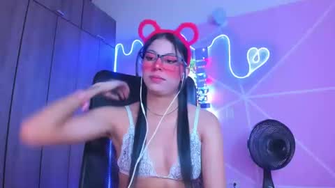Snapshot of xallysonx_ chatting on February 1, 11:21 am XALLYSONX online show from February 1, 11:21 am