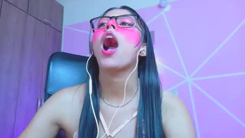 XALLYSONX online show from April 27, 1:52 pm