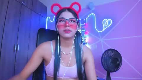 Snapshot of xallysonx_ chatting on February 3, 11:20 am XALLYSONX online show from February 3, 11:20 am